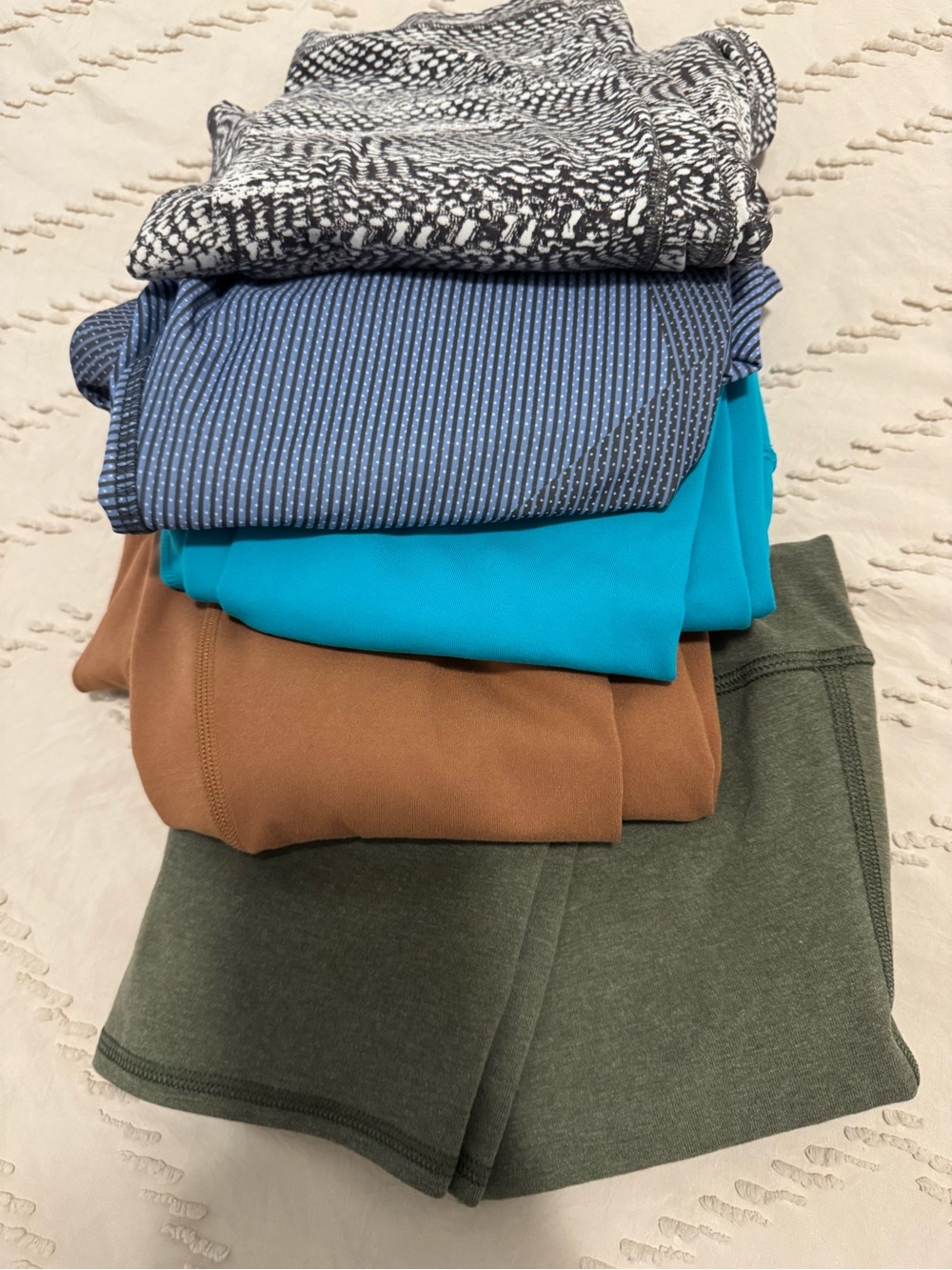 Women’s athletic designer leggings bundle 5. Lululemon, Varley, lucky in love
